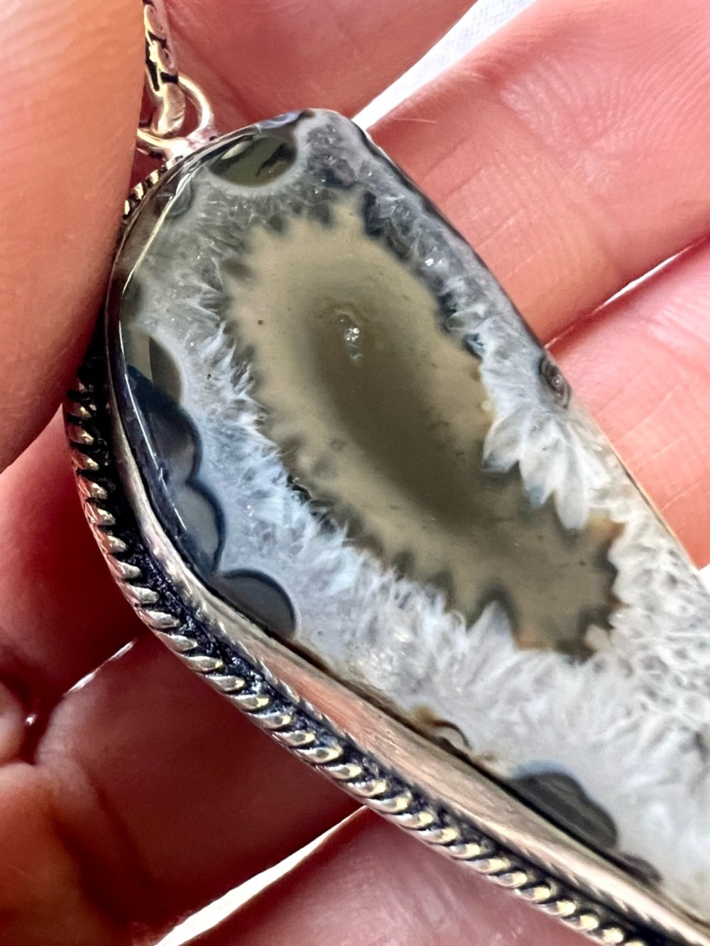925 Feminine SOLAR QUARTZ Geode Slice Pendant Necklace